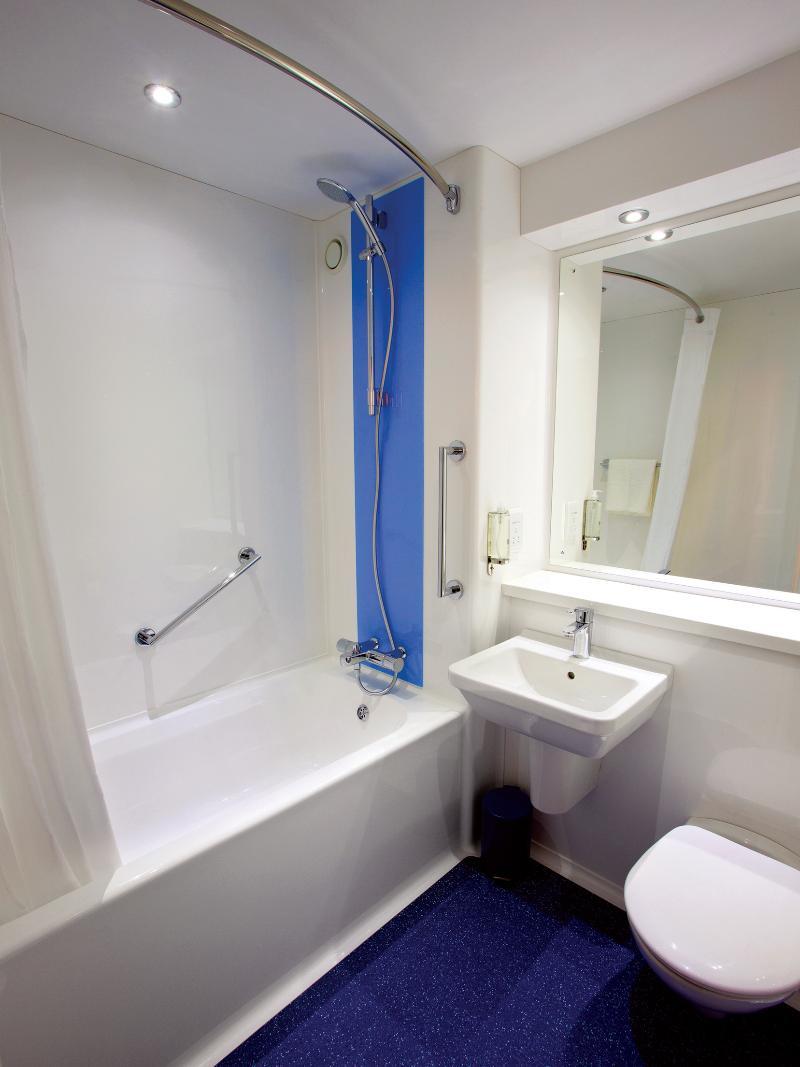 Travelodge Newcastle Whitemare Pool Low Walker Buitenkant foto